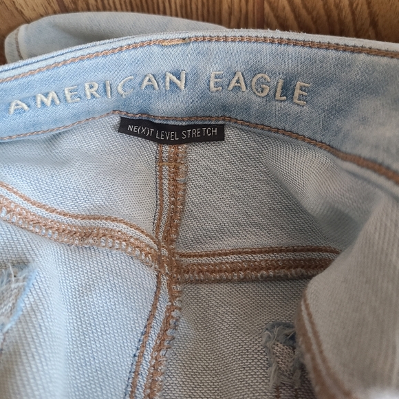 AE Ripped Mom Jean 10 Short - Picture 4 of 5